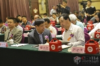 鄞州區(qū)副區(qū)長張燁文（左）、我要印總經(jīng)理王圭平（中）、寧波市貿(mào)易局副局長繆永法（右